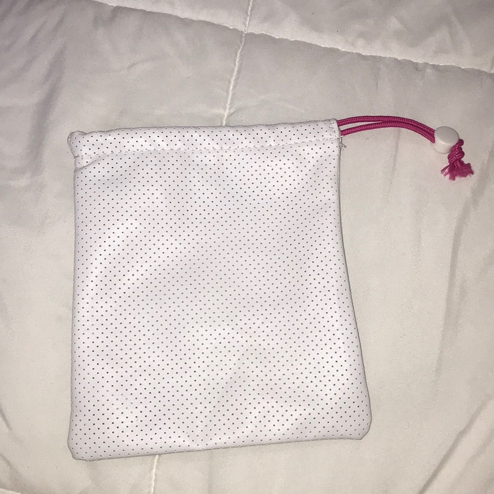 White Hand/Essential Bag